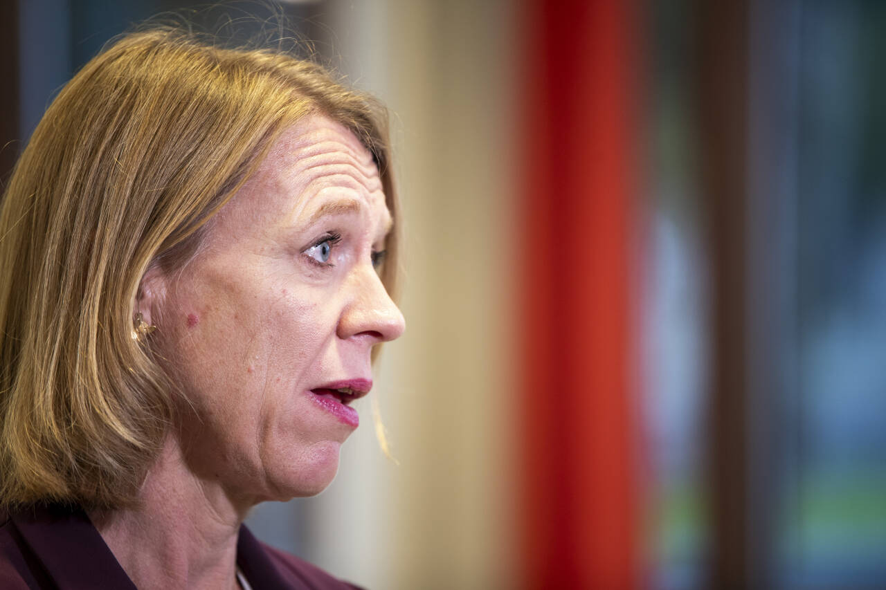 Utenriksminister Anniken Huitfeldt (Ap) hadde ingen kommentar da NTB fredag spurte henne om ryktene om hennes avgang. Foto: Frederik Ringnes / NTB