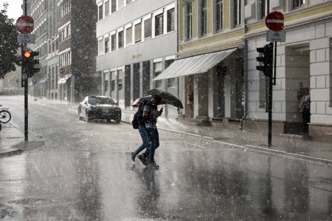 Det ligger an til å bli grått, vått og stormfullt i store deler av Norge på valgdagen, ifølge meteorologene. Illustrasjonsfoto: Frederik Ringnes / NTB