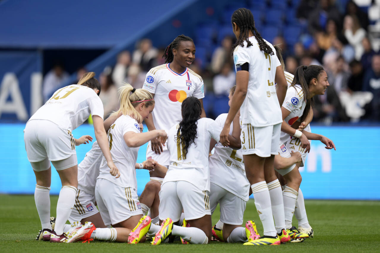 Lyon kunne juble for 1-0-målet mot PSG søndag. Foto: Thibault Camus / AP Photo / NTB