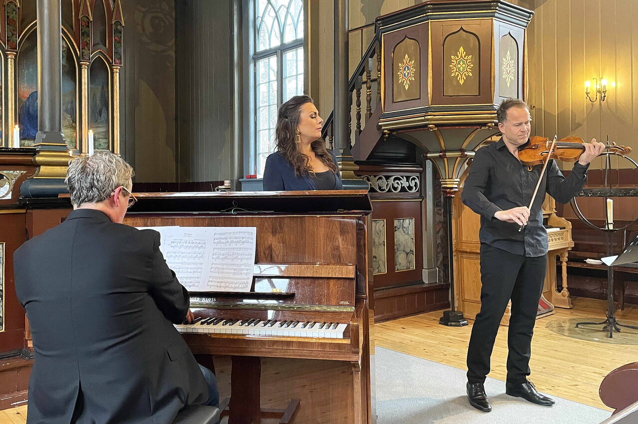 Trioen skapte ein rikhaldig konsert. Her i sluttnummeret «Morgen» av R. Strauss. Foto: Bernt Bøe