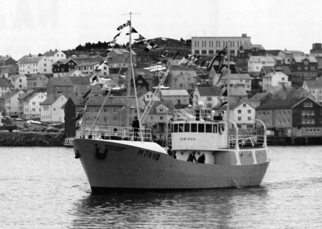 Første stålbåten, «Lowinda», på havna i Kristiansund i forbindelse med overleveringen i 1962. (Bilde fra Vaagland Båtbyggeri)