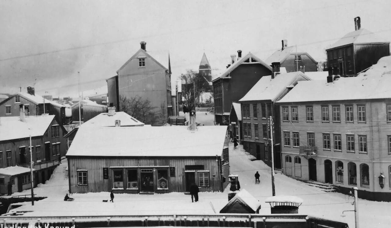 Innlandet allmenning med Dødeladen ca. 1920. (Nordmørsmusea)