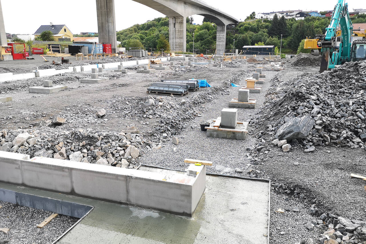 Arbeidet med å støpe fundamentet er i gang. Foto: Kurt Helge Røsand / KSU.NO