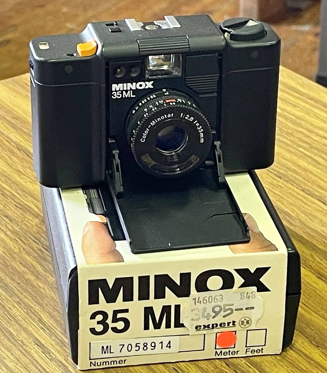 Minox for 135 film vart produsert i Latvia frå 1938 til 1944. Dette brukte Engvik for å ta illegale bilete under krigen!