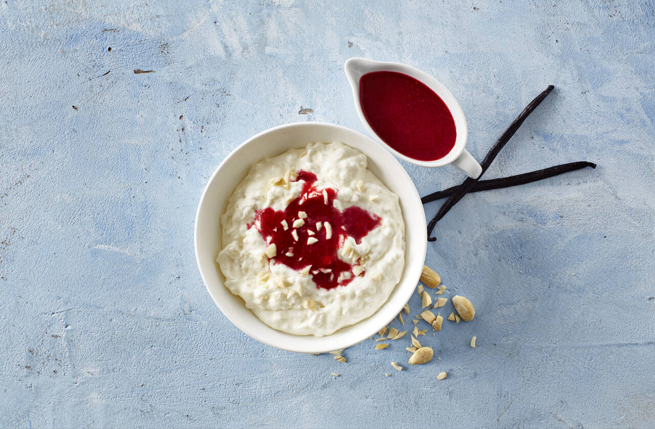 Riskrem er fortsatt folkets favorittdessert på selveste julekvelden. Foto: MELK