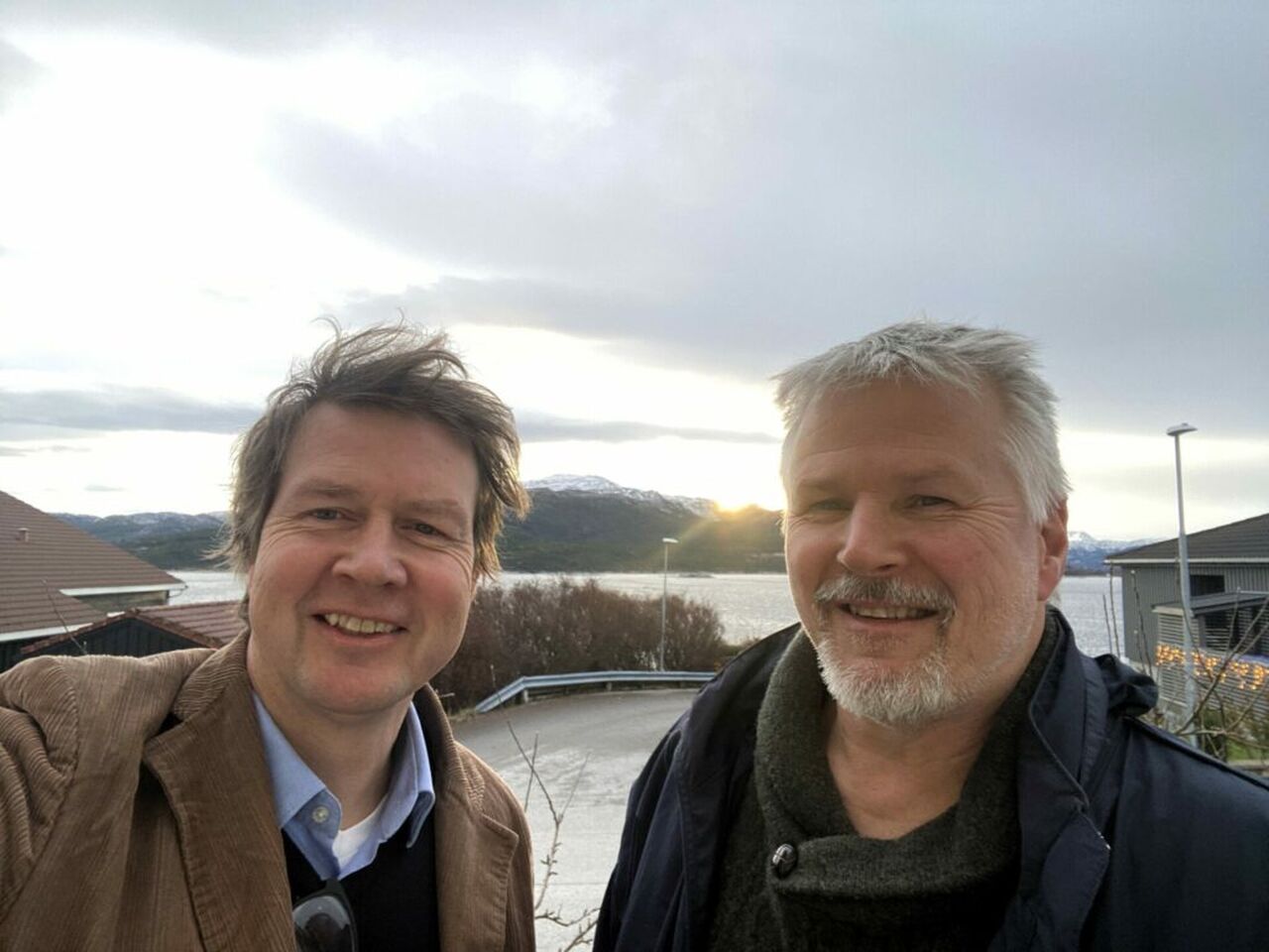 Charles Williamsen, daglig leder og redaktør i KSU 24/7 og Steinar Melby, daglig leder i NettStudio og redaktør i KSU.NO samarbeider om felles nettsatsing. Foto: Charles Williamsen