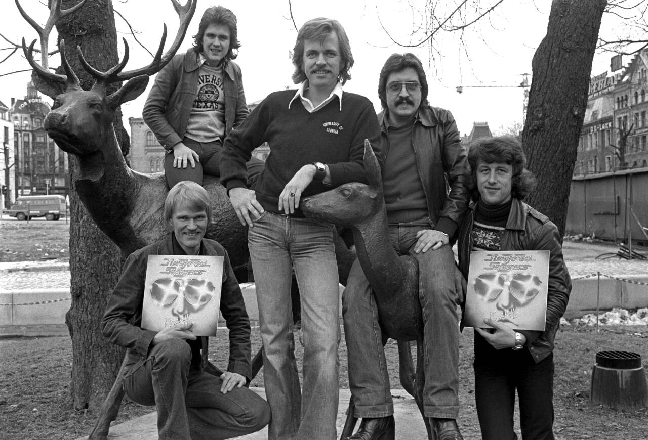 New Jordal Swingers – med Eigil Berg i midten – fotografert i Spikersuppa i Oslo i 1977, da de slapp albumet «Close Up». Foto: Bjørn Sigurdsøn / NTB