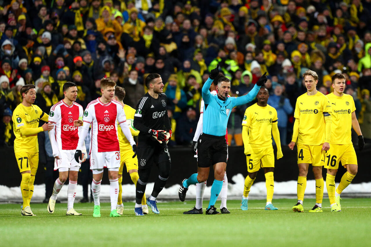 VAR havnet i fokus da Bodø/Glimt og Ajax møttes på Aspmyra torsdag kveld. Foto: Mats Torbergsen / NTB