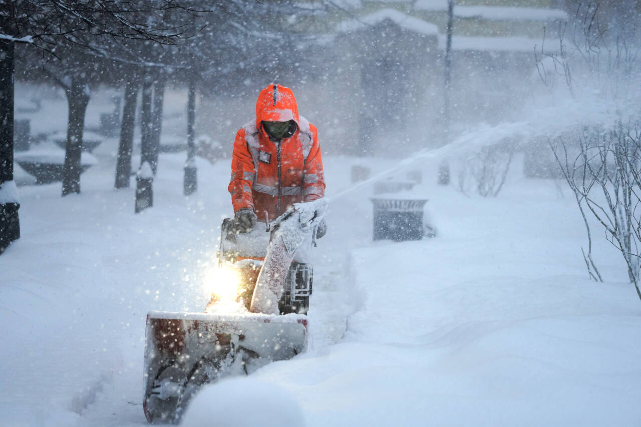 Det kraftige snøfallet onsdag skapte utfordringer og behov for snøfreser i Oslo, men mildvær og regn er på vei. Foto: Ole Berg-Rusten / NTB