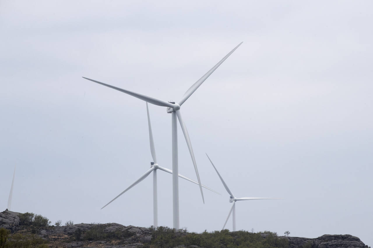NHO-sjef Ole Erik Almlid vil ha mer vindkraft på land – som her i Eigersund. Foto: Terje Pedersen / NTB