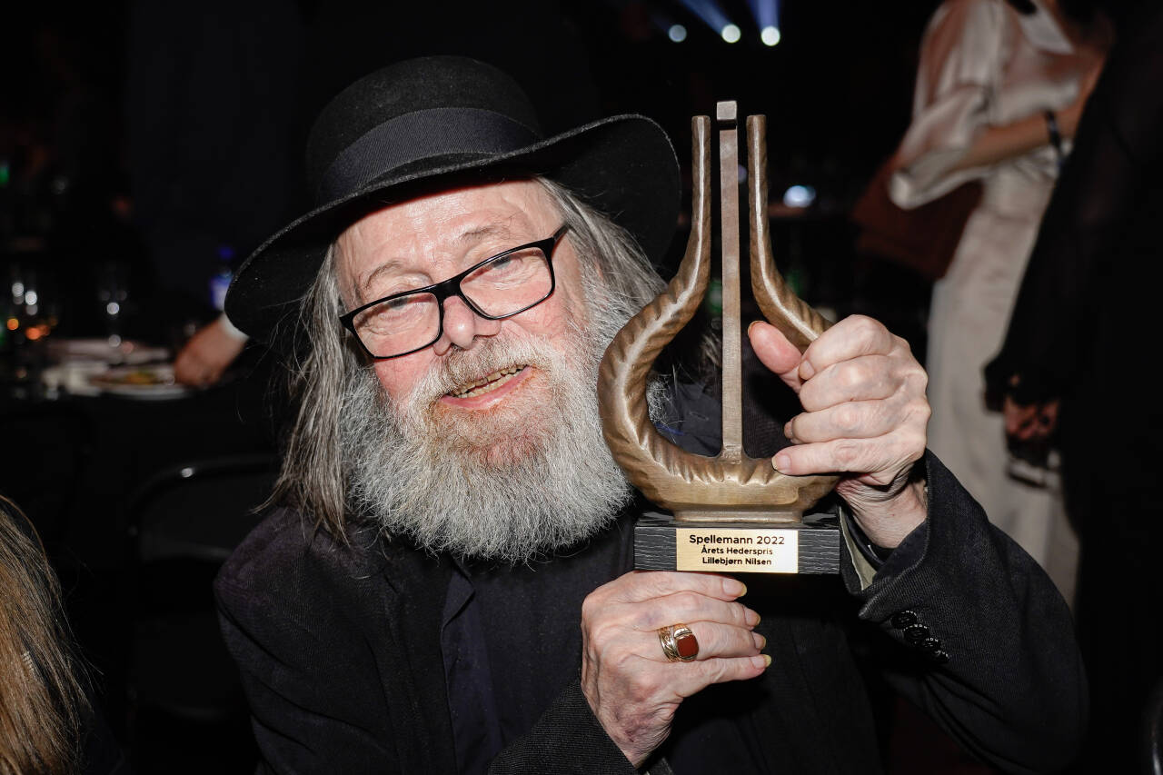 Lillebjørn Nilsen fikk Hedersprisen under tildelingen av Spellemannprisen 2022. Den folkekjære artisten døde lørdag, 73 år gammel. Foto: Terje Bendiksby / NTB