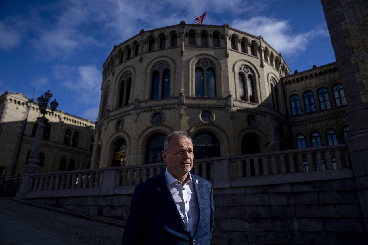 Owe Ingemann Waltherzøe, leder i Industri- og næringspartiet (INP), kaller partiet blokkuavhengig, men etter fjorårets lokalvalg har de samarbeidet mest til høyre.  Foto: Javad Parsa / NTB