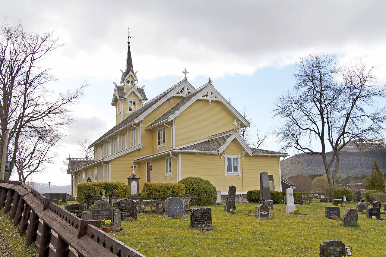 Frei kirke er en del av vår historie fra 1897. Den har en fin beliggenhet ved Rastarkalv. Foto: Terje Holm