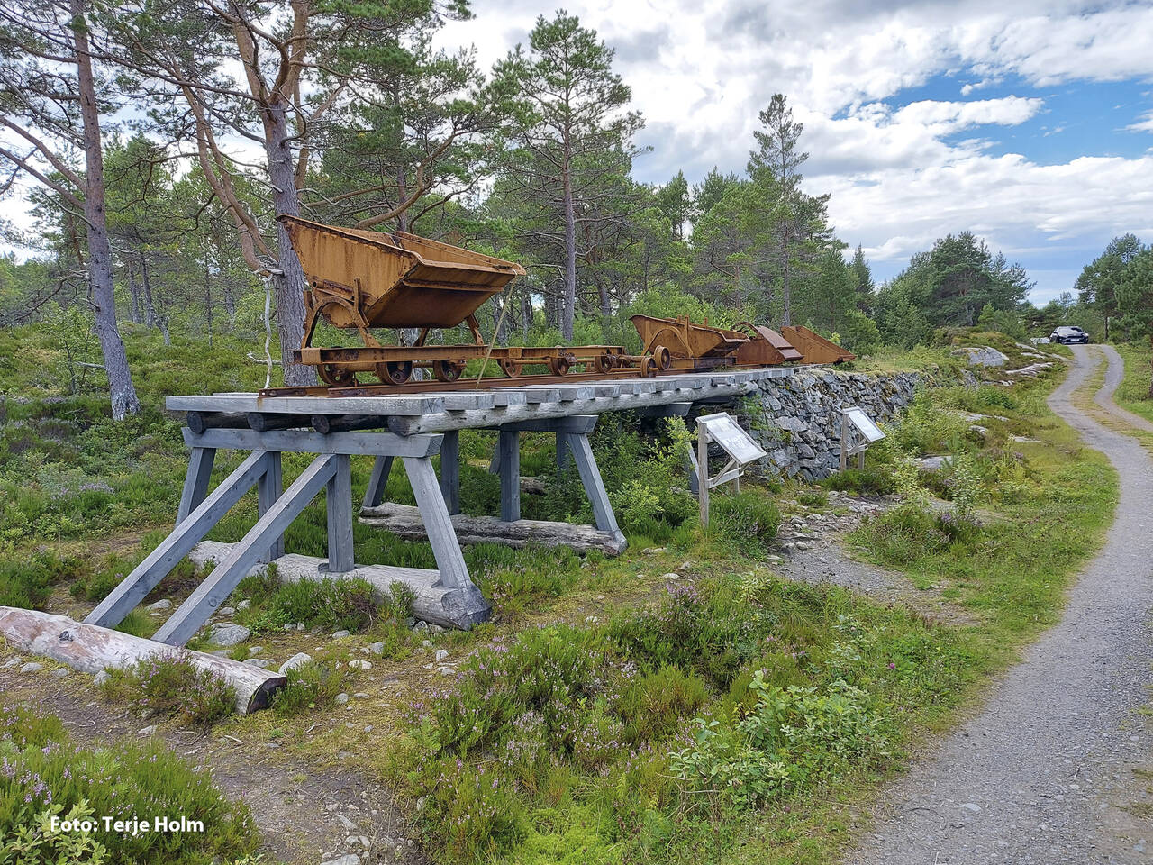 Rester etter en tysk jernbane som ble laget fra Dragseidet i Kallandsvågen til Melland Fort. Foto: Terje Holm