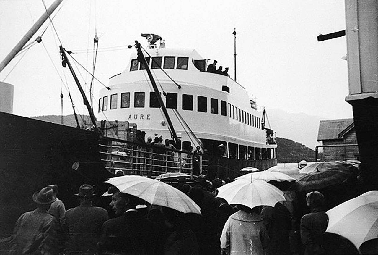 Siste anløp av «Aure» i Aure i september 1961. (Nordmørsmusea)