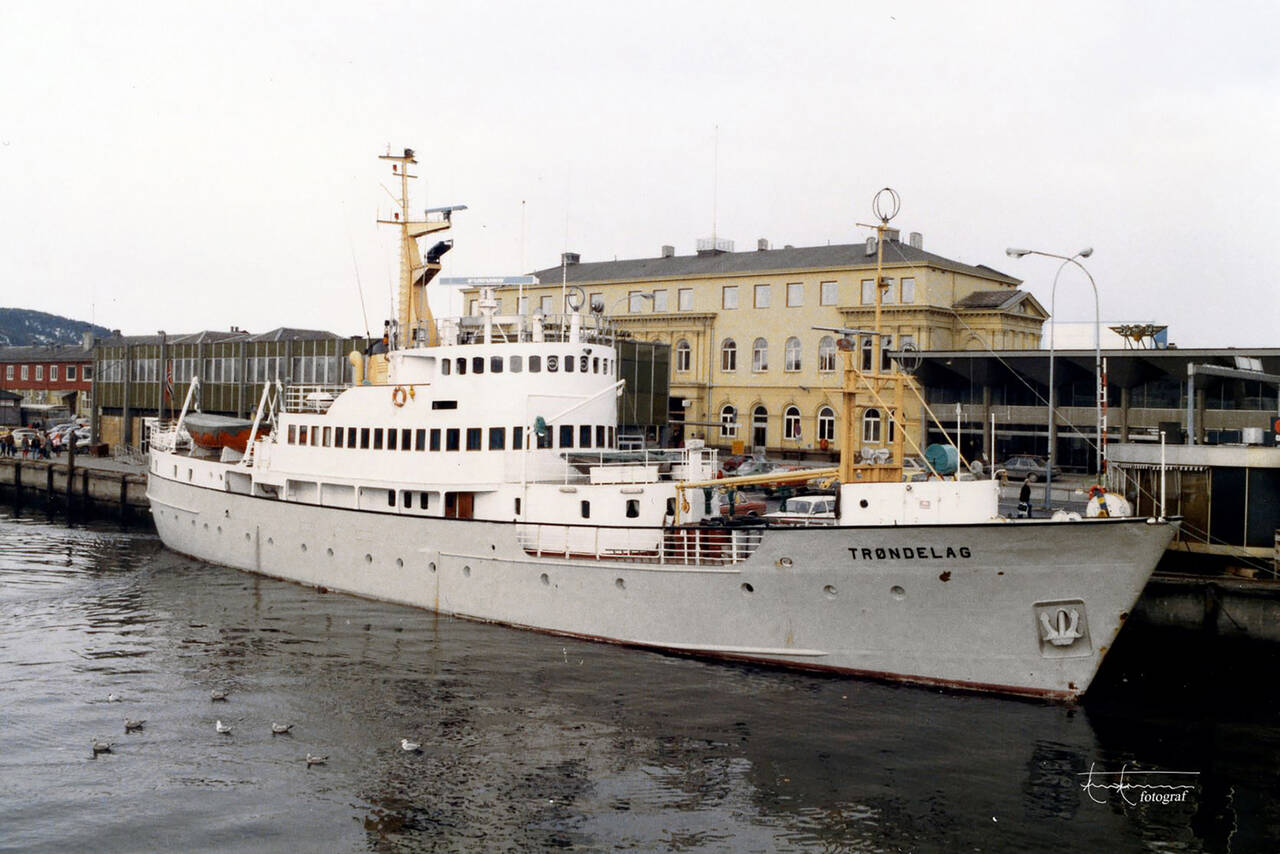 «Aure» som skoleskipet «Trøndelag» ved Fosenkaia i Trondheim. (Foto: Arne Årseth)