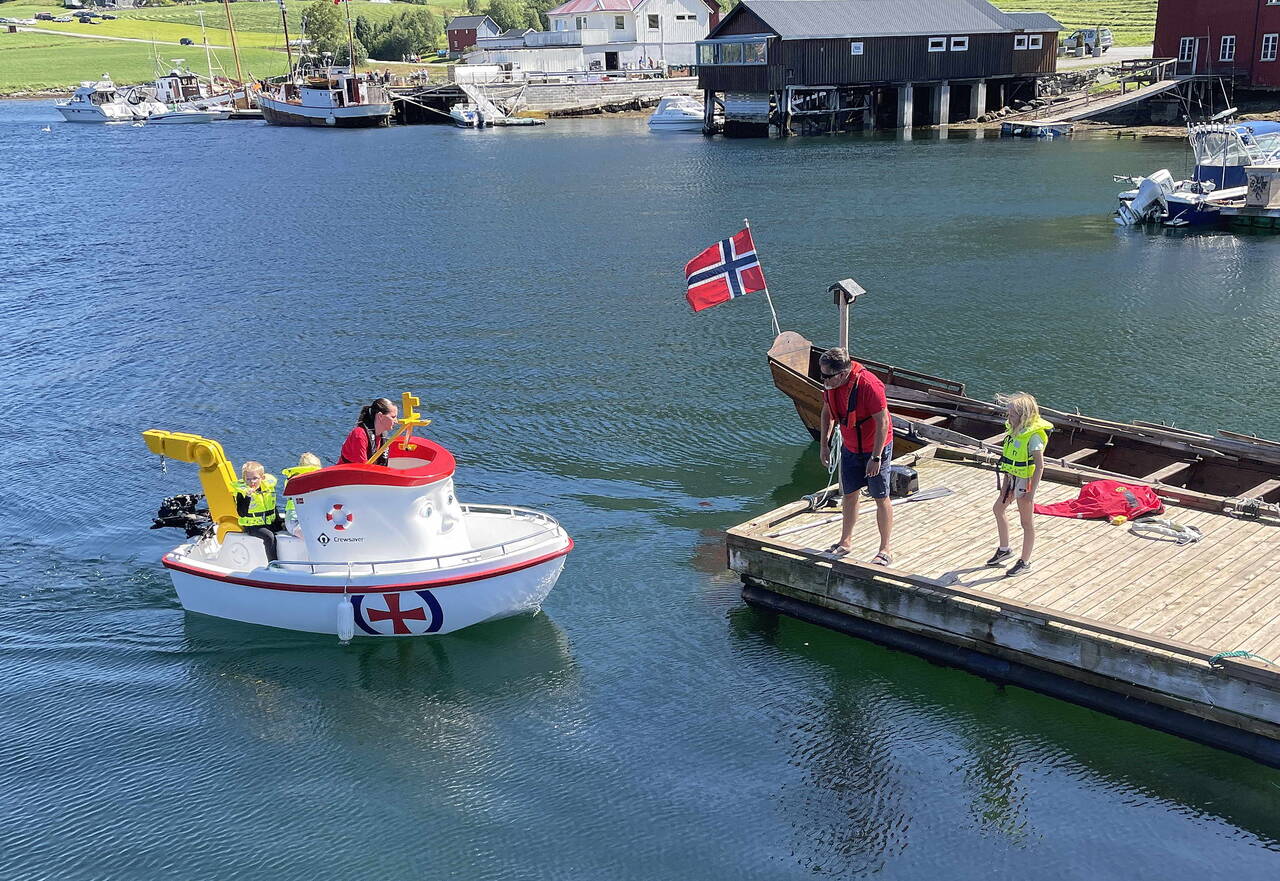 Elias-båten var eit populært innslag på hamna. Foto: Bernt Bøe