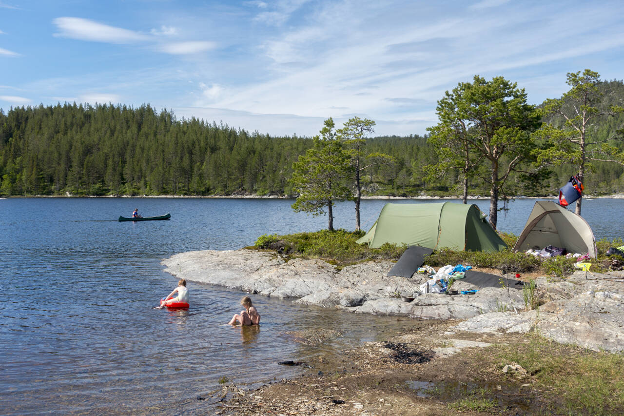 Høysesongen for tur og friluftsliv er i gang, og Norsk Friluftsliv oppfordrer alle til å ta hensyn og ferdes sporløst i norsk natur. Foto: Gorm Kallestad / NTB