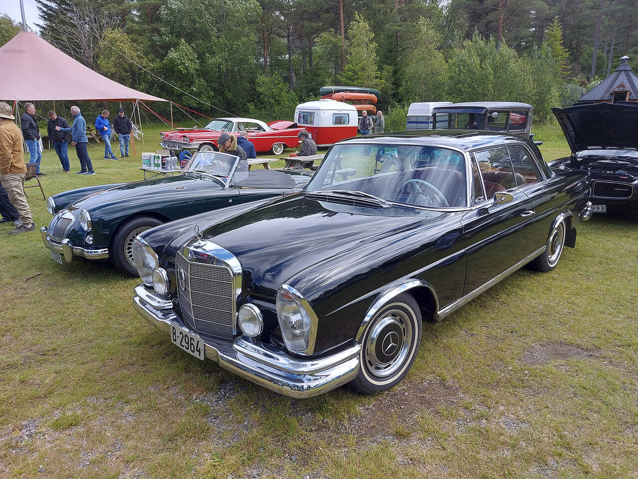 Mercedes 220 SE Coupe, en av utstillingens favoritter. Foto: Terje Holm