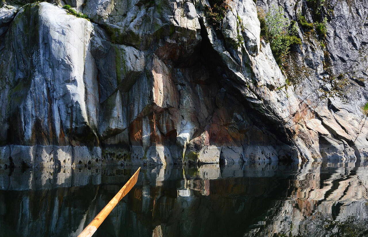 Hammaren «som seig» var visstnok dette framspringet fremst på Bøkleppen. Foto: (ein uvanleg blekkstill dag) Bernt Bøe