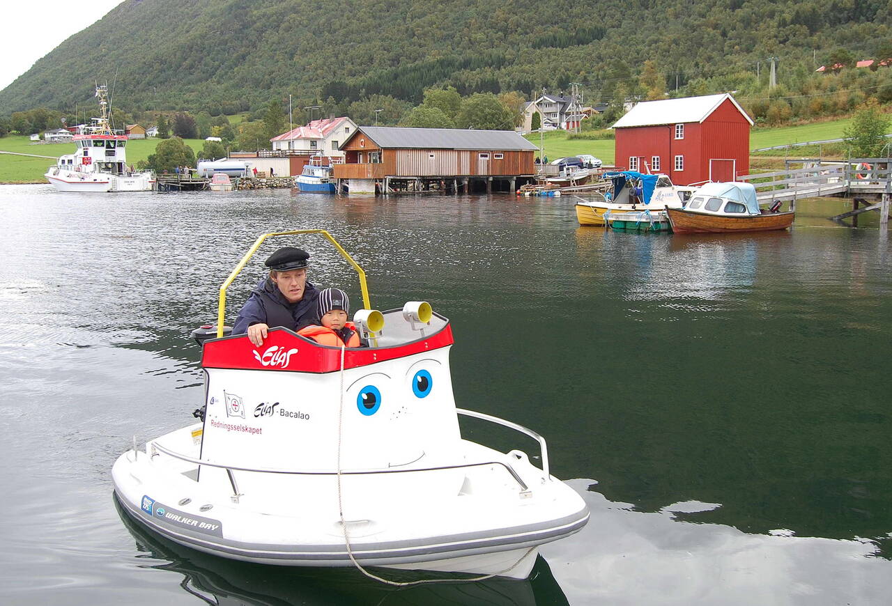 Som i 2010 (biletet) og på mange fjorddagar seinare blir det Elias-kjøring i hamnebassenget. Foto: Bernt Bøe