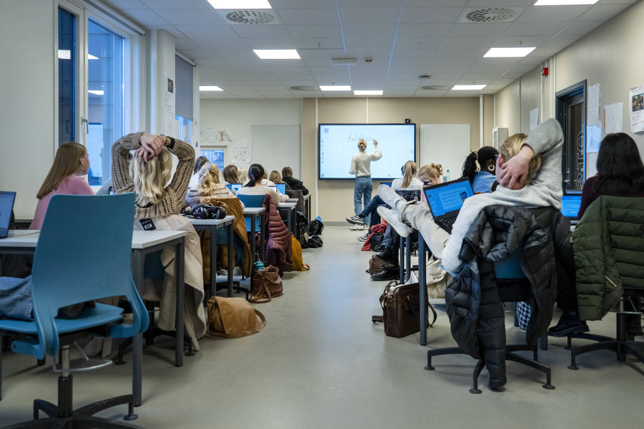 Lærere skal få større mulighet til å gripe inn fysisk når elever ødelegger undervisningen for andre, ifølge forslaget som nå sendes på høring. Foto: Gorm Kallestad / NTB