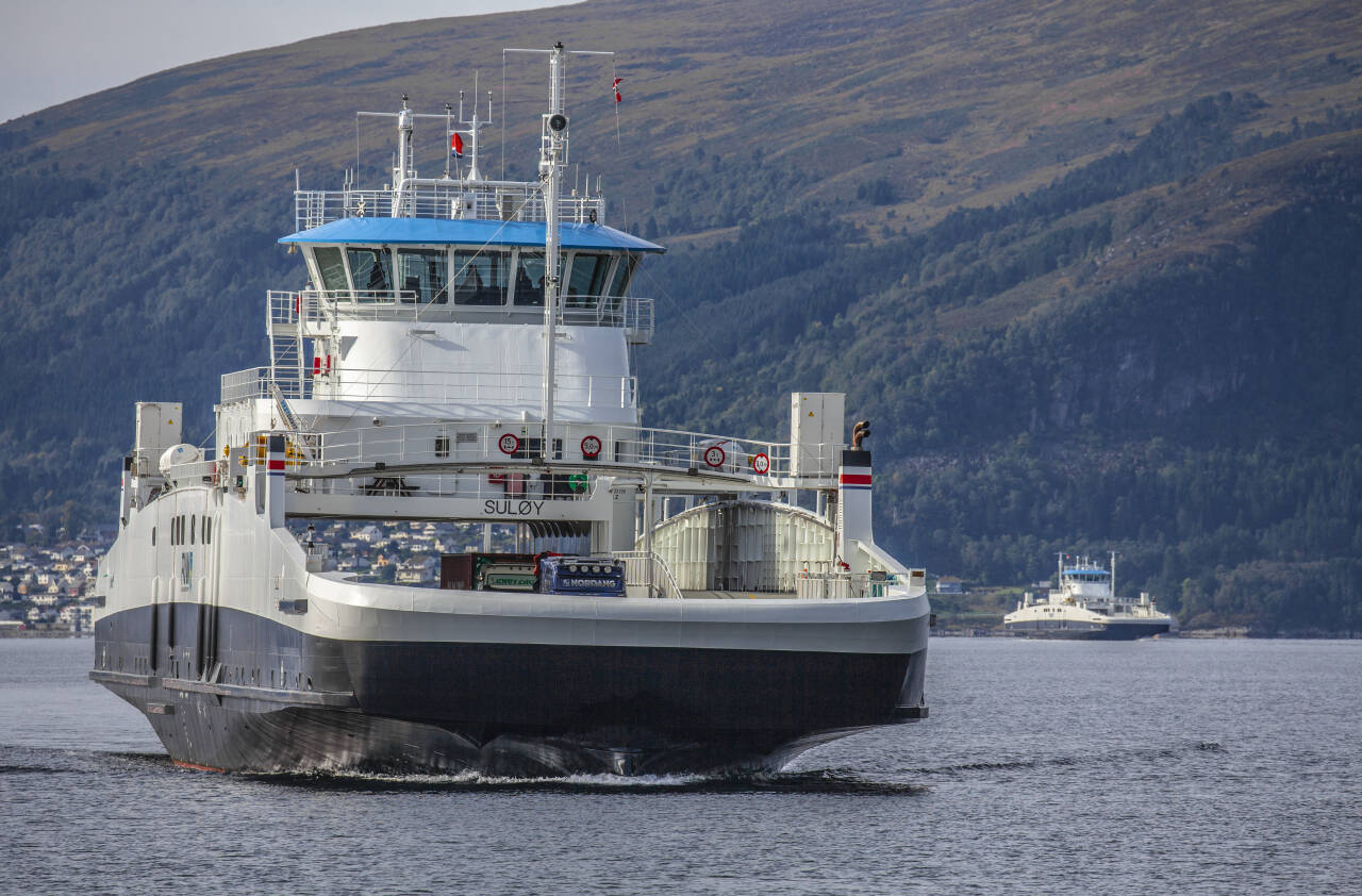 Bilfergen MF Suløy fra Fjord1 leder til kai hvis sjømannsorganisasjonene ikke blir enige med NHO sjøfart. Foto: Halvard Alvik / NTB