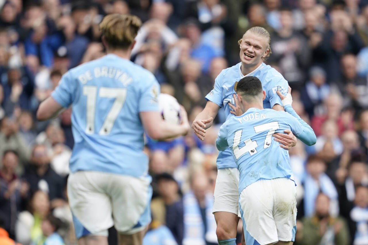 Erling Braut Haaland ligger an til å vinne Premier League med Manchester City for andre år på rad. Foto: Dave Thompson / AP / NTB