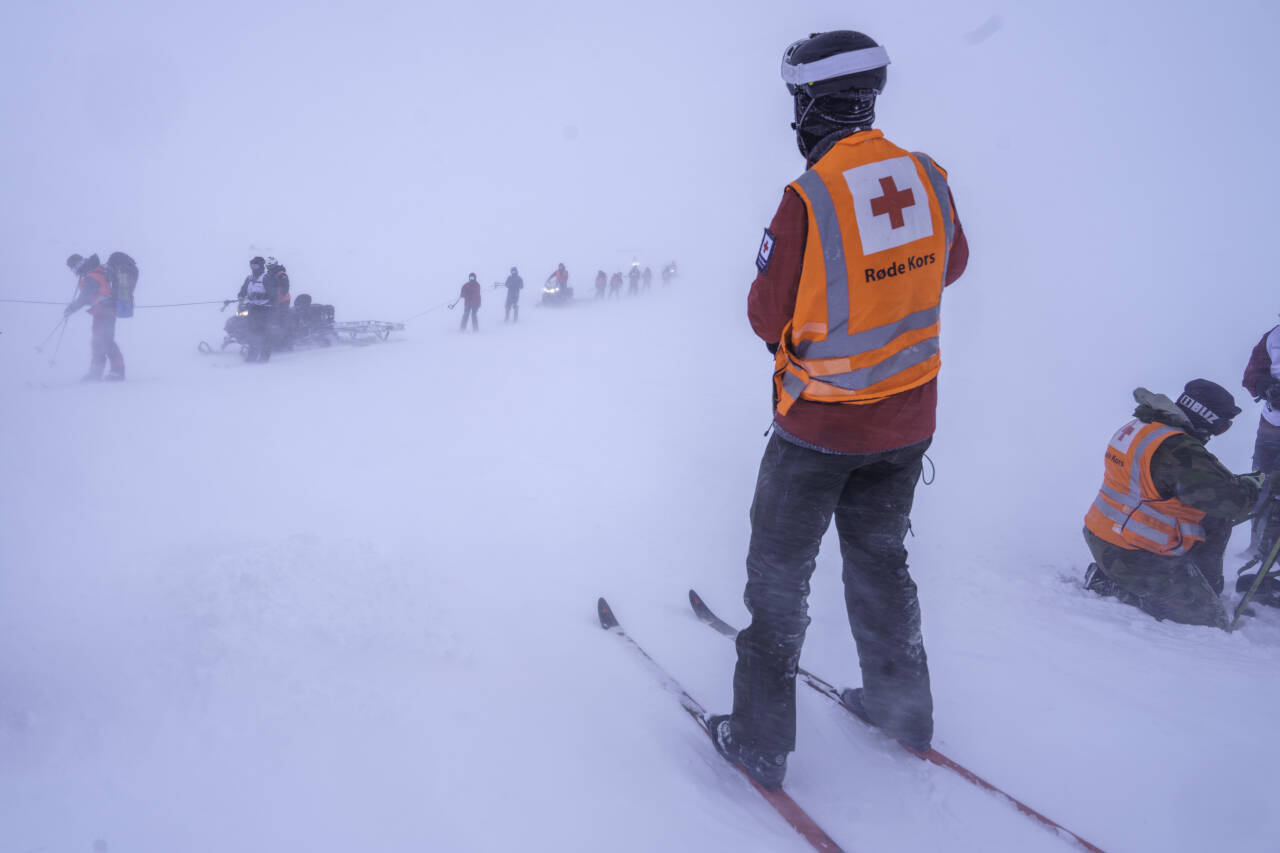 Mange har vist godt fjellvett i en påske preget av dårlig vær mange steder. Her fra Finsekurset tidligere i år der Røde Kors-folk får opplæring i å lede leteaksjoner. Foto: Cornelius Poppe / NTB