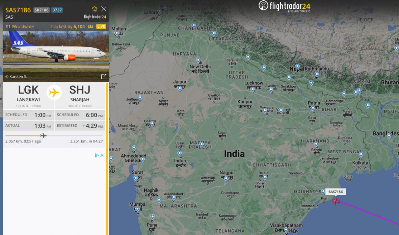 SAS-flyet som frakter kong Harald hjem fra Malaysia, er det mest fulgte flyet på Flightradar24 søndag morgen. Foto: Skjermbilde/Flightradar24 / NTB