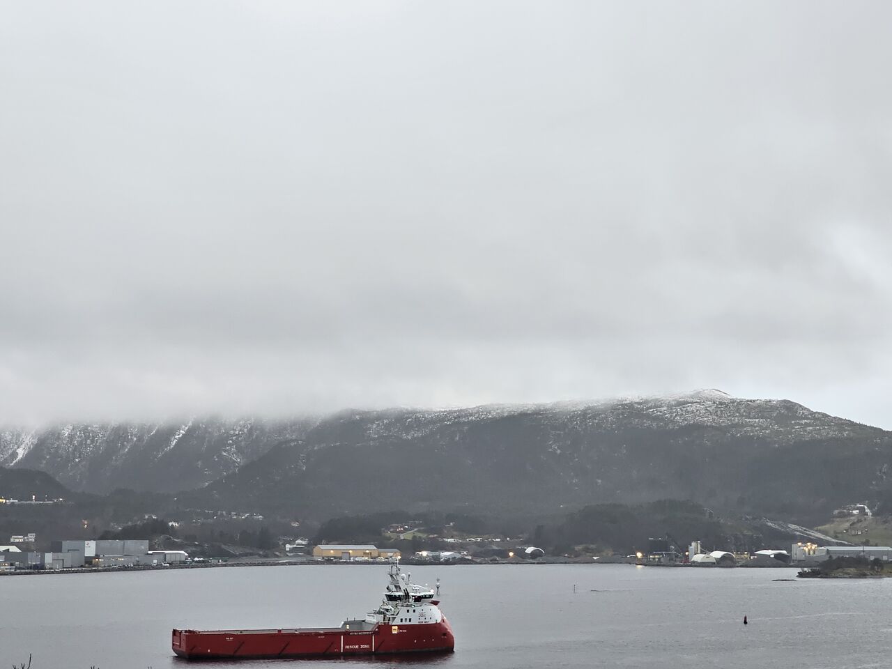 Dårlig forhold med vind og snø på Freikollen. Foto: Steinar Melby