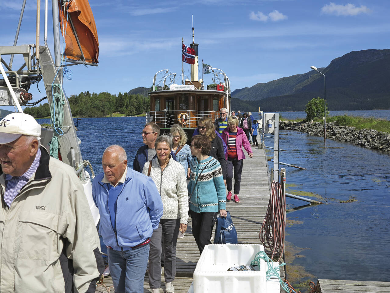 I 2017 og 2018 ble sundbåtferga «Framnæs» satt opp i den gamle ferjeruten fra Kristiansund til Kvernes i forbindelse med saltfeskballdag på Gamle Kvernes Bygdemuseum. Foto: Terje Holm