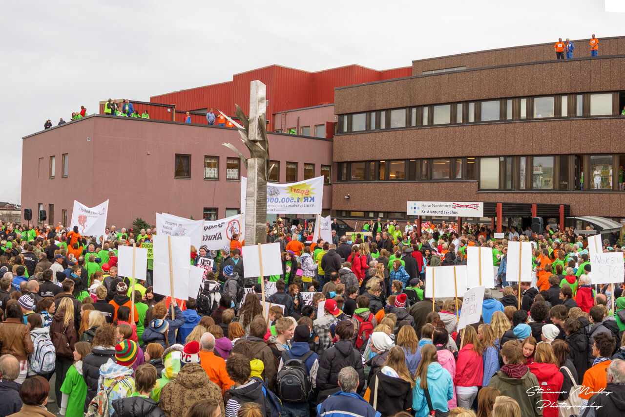 Arkivfoto fra sykehusaksjon allerede i 2010 i forbindelse med at helseminister Anne-Grete Strøm-Erichsen besøkte lokalsykehuset i Kristiansund. Foto: Steinar Melby