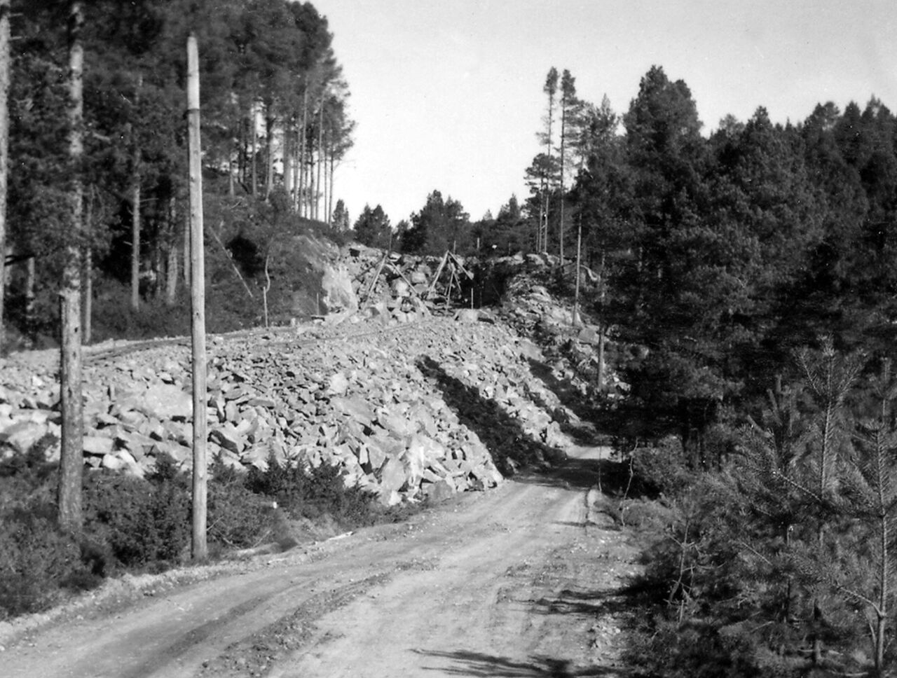 Fra byggingen av «Svenskesvingen» tidlig på 1950-tallet. (Utlånt av Jacob Williamsen)