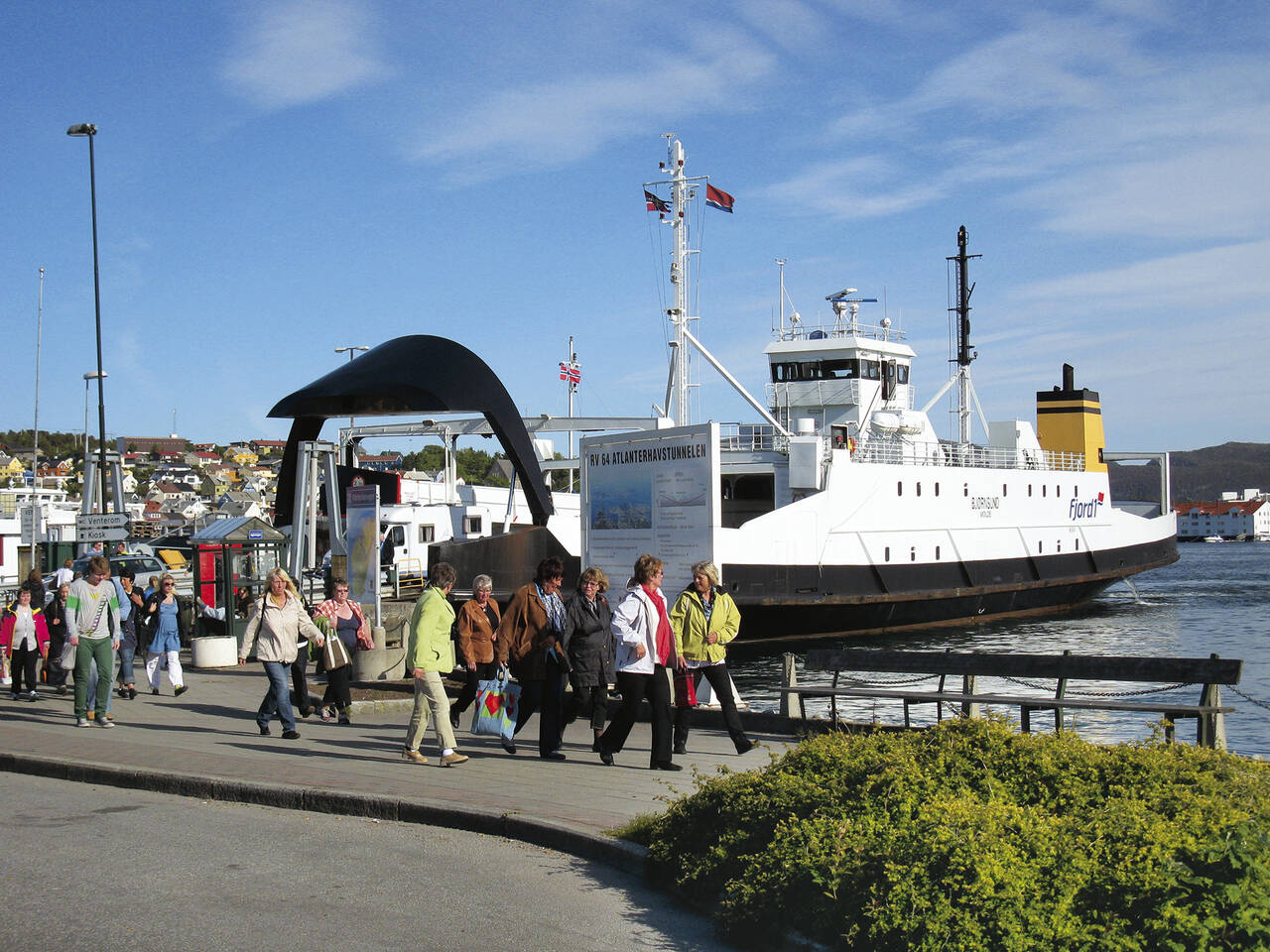 Bremsnesferga var et begrep. Her ser vi «Bjørnsund» ved Devoldholmen siste året med ferge til Bremsnes i 2009. Denne ferga hadde lengst fartstid i sambandet med hele 16 år. Foto: Terje Holm