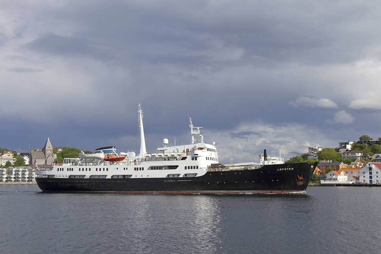 «Lofoten» sin siste tur i rute som hurtigrute på havna i Kristiansund 9. juni 2019. Foto: Terje Holm