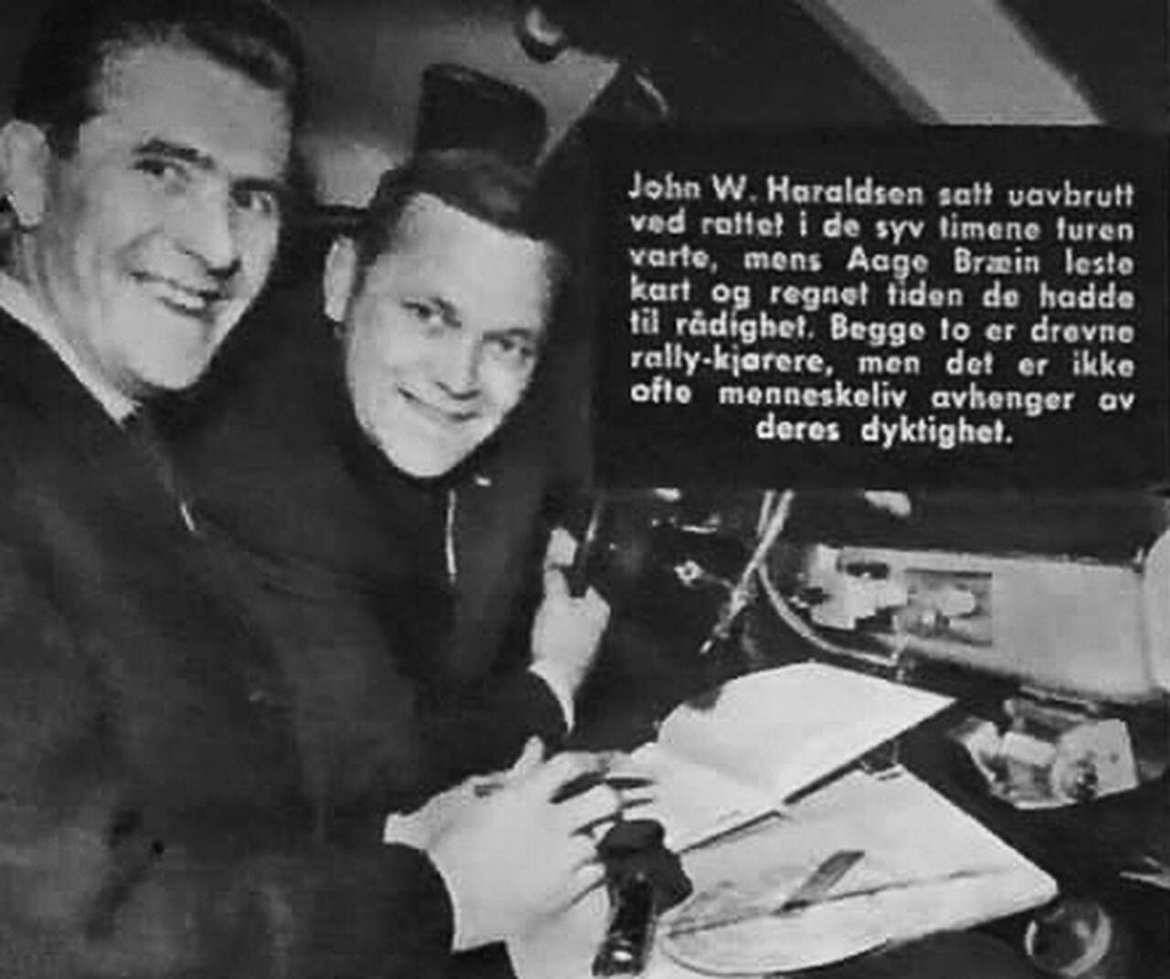 De to rallykjørerne John W. Haraldsen og Aage Bræin satt uavbrutt i 7 timer ved rattet i Amazonen og klarte å levere serumet i rett tid. Her er de framme i Kristiansund etter utført oppdrag. (Bilde fra Vi menn 1964)