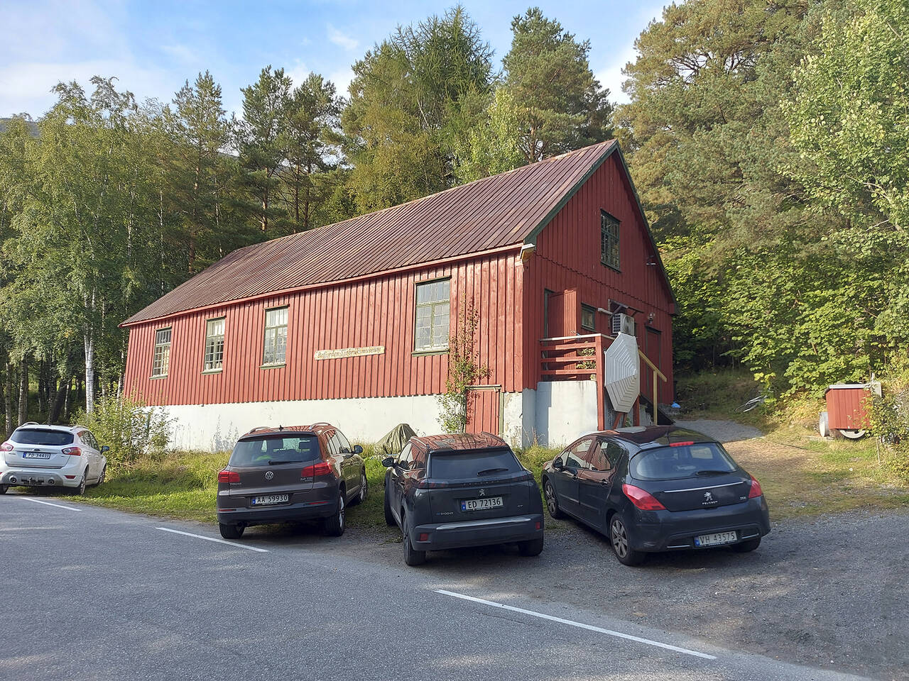 Bøfjorden Historielag overtok det tidligere ungdomshuset Bygdevangen i 1995. Foto: Terje Holm