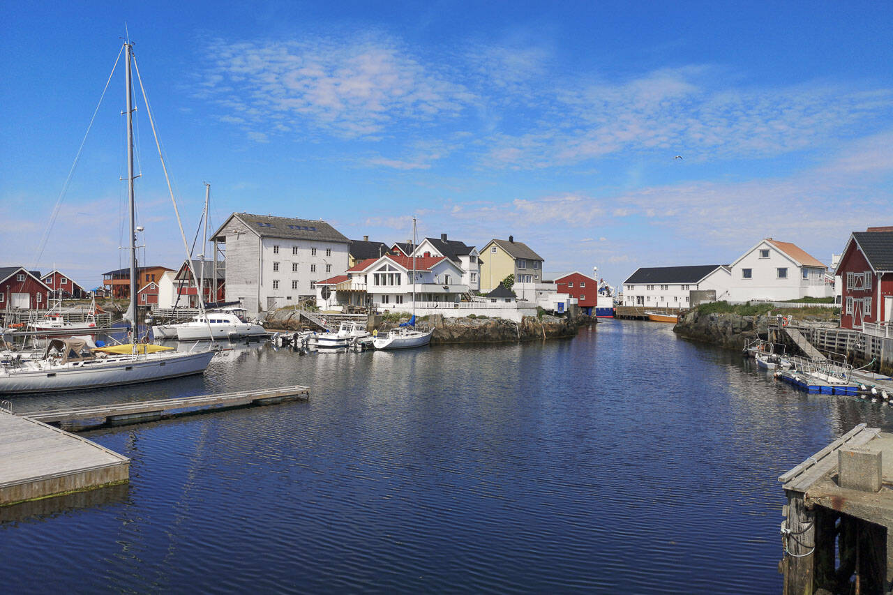 Smøla og Aure er med i programmet «Bygdevekst», og vil få tett oppfølging. Bildet er fra Veiholmen på Smøla. Foto: Kurt Helge Røsand / KSU.NO