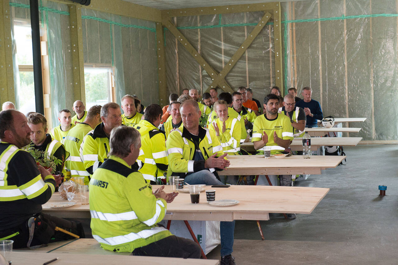 Lærlingene tok i mot applaus. Foto: Kurt Helge Røsand / KSU.NO