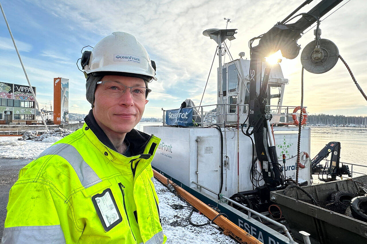 Operasjonsleder i OceanFront, Ole Torp og flåten eSEA Pioneer. Foto: Hans Kristian Riise / Oceanfront