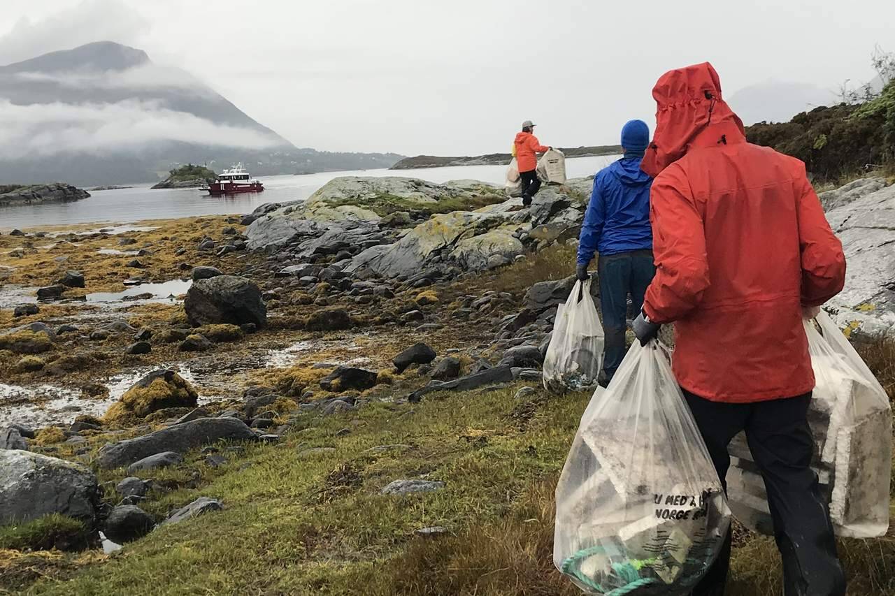 Rydding av strender er en del av det RECLAIM-prosjektet skal løfte fram. Foto: Ola Fremo / Møre og Romsdal fylkeskommune