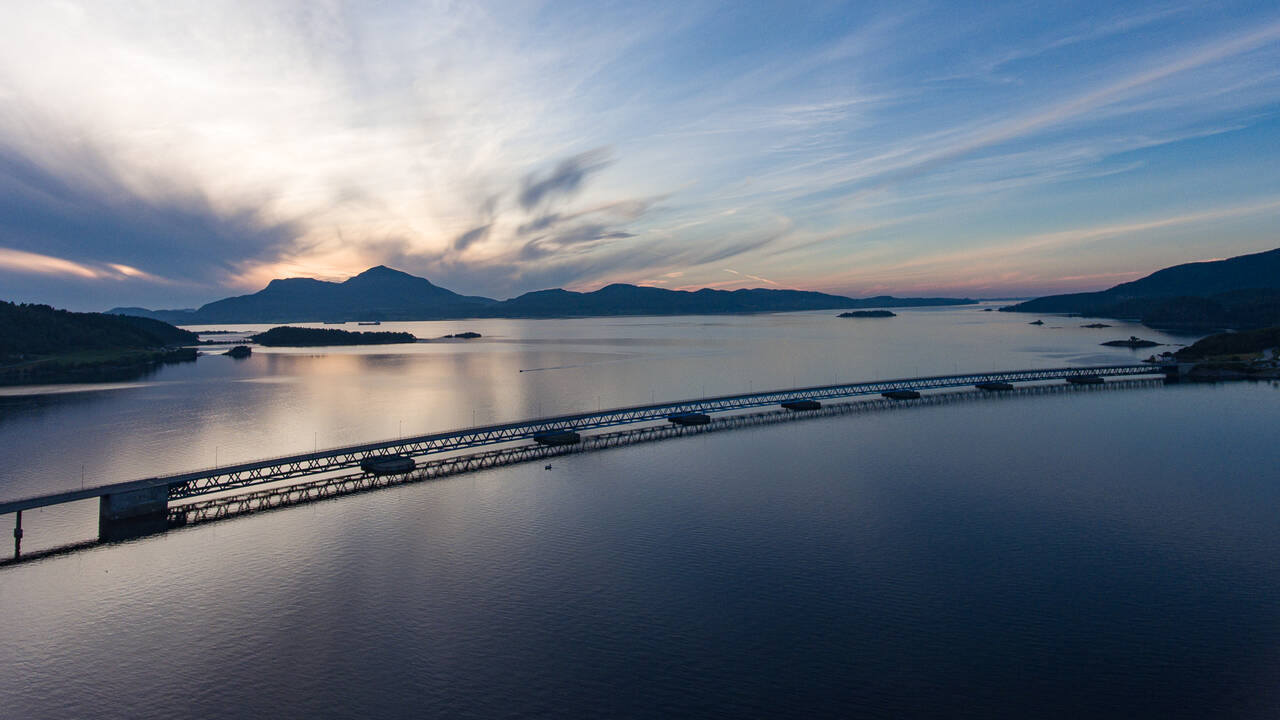 Bergsøysundbrua mellom Bergsøy og Aspøya. Foto: Steinar Melby, NettStudio AS