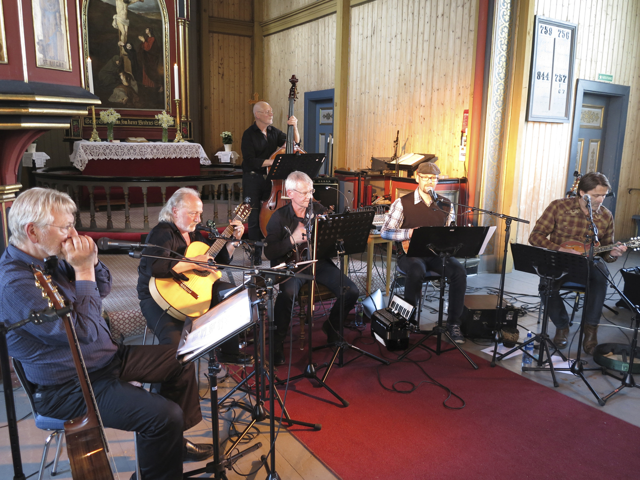 MUG (Musikere uten Grenser) står på programmet torsdag 24. august. De lokale musikerne fremfører bl.a. bluegrass, country og folkemusikk. (Foto: Terje Holm)