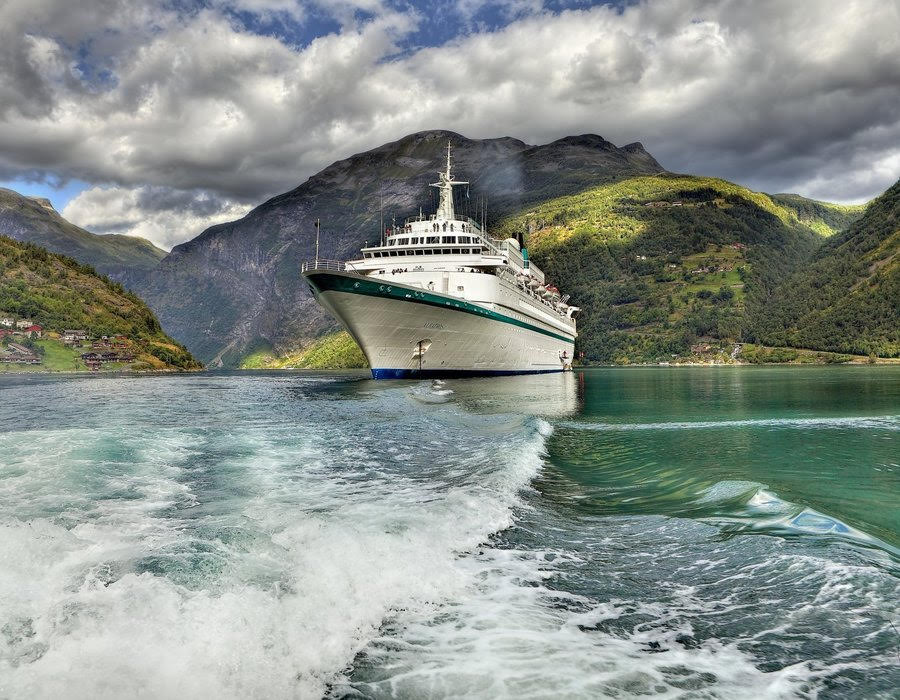 MS Albatros i Geirangerfjorden. Foto: Phoenix Reisen