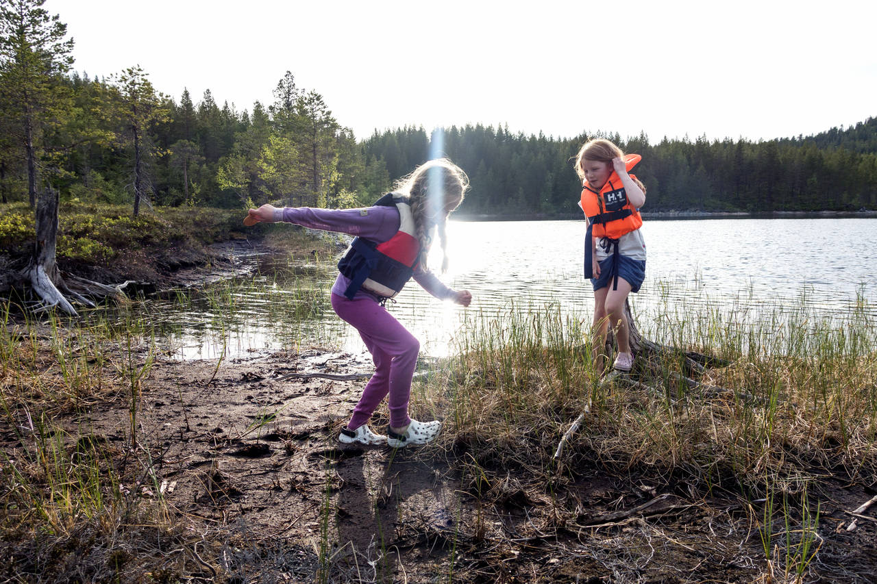 Regjeringen vil se nærmere på hvilke friluftslivstiltak for barn og unge som fungerer best, i barnehage, skole og skolefritidsordning. Illustrasjonsfoto: Gorm Kallestad / NTB scanpix