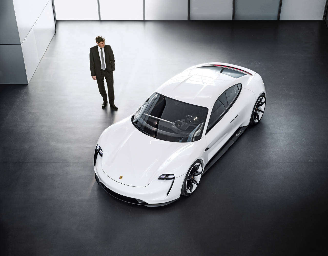 BILLIG-PORSCHE: Det kan se ut som Porsches kommende elbil vil bli deres billigste modell i Norge. FOTO: Produsenten /