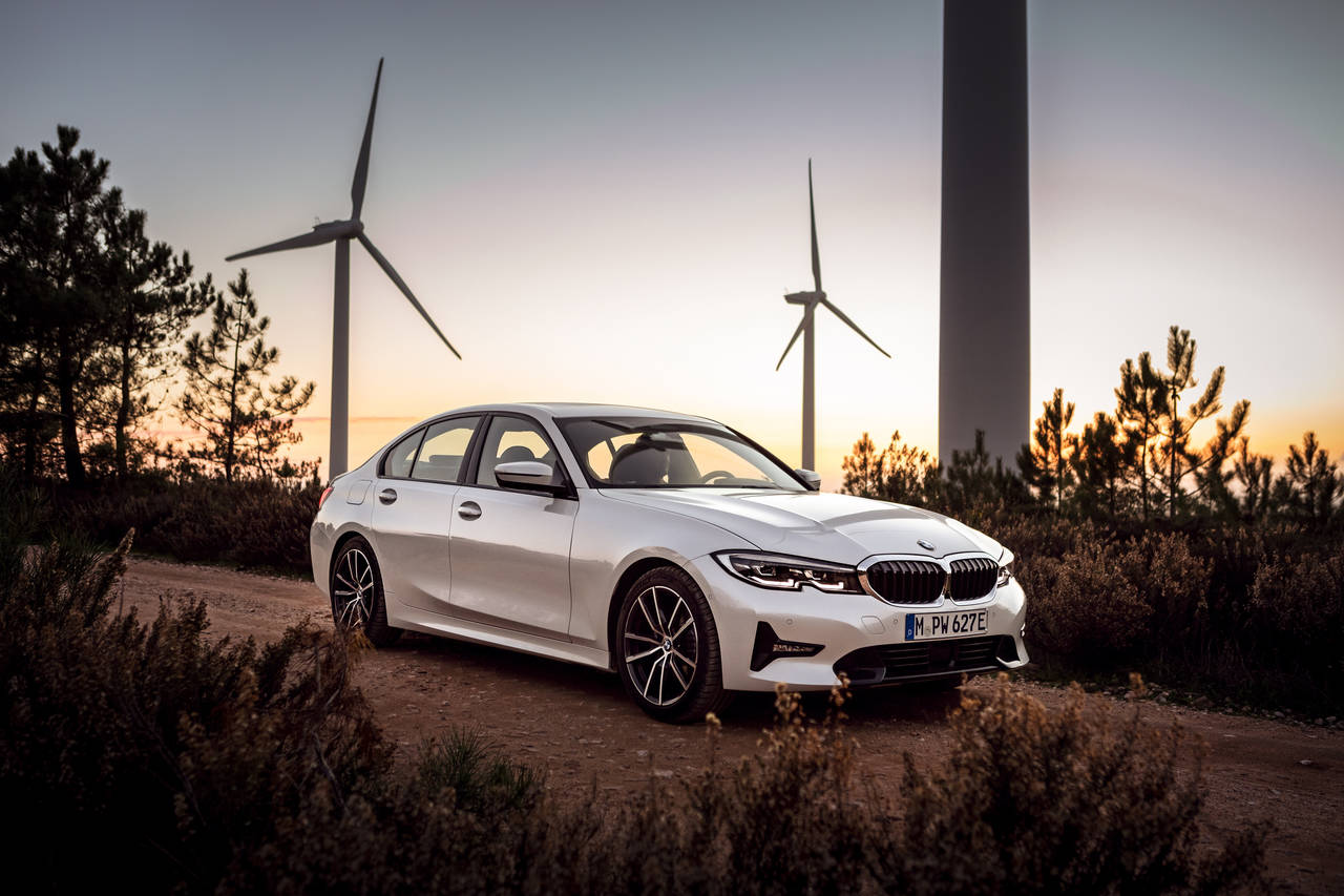 LADBAR: BMW satser på ladehybrider. 330e er én av tre nye varianter som kommer på markedet neste år. FOTO: Produsenten