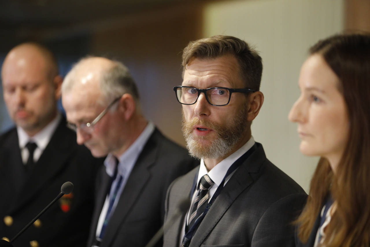 Direktør William J. Bertheussen i Statens havarikommisjon for transport under pressekonferanse om fregattulykken fredag. Der ble det lagt frem en foreløpig rapport om kollisjonen som førte til at Helge Ingstad sank. Foto: Ole Berg-Rusten / NTB scanpix