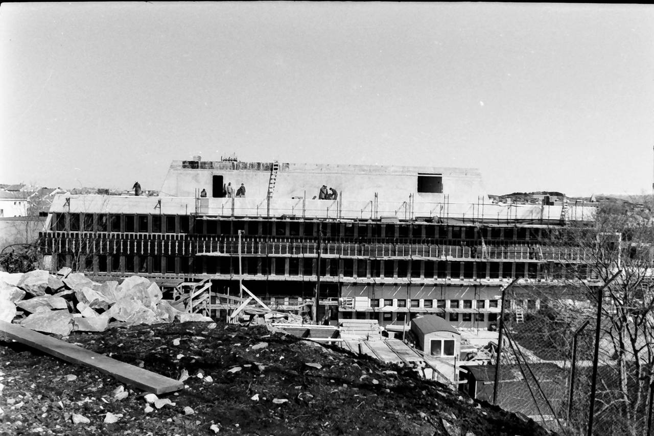 Fra byggingen av Nordmøre Sparebank fra 1970-årene. I dag SpareBank 1 Nordvest. Foto: Per Helge Pedersen